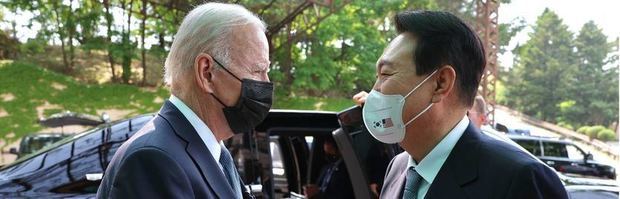 Biden y Yoonsuk-yeo