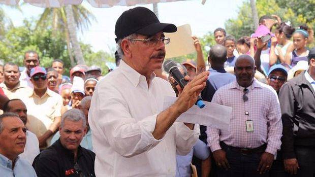 Visita sorpresa del presidente Danilo Medina a  productores organizados .