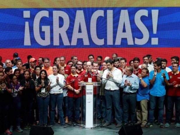 Constituyente ratifica en su cargo a rector electoral crítico con el chavismo