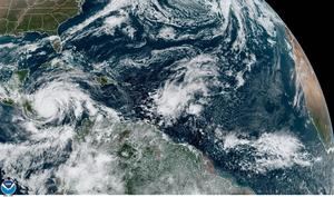 El poderoso huracán Iota toca tierra en la costa caribeña de Nicaragua