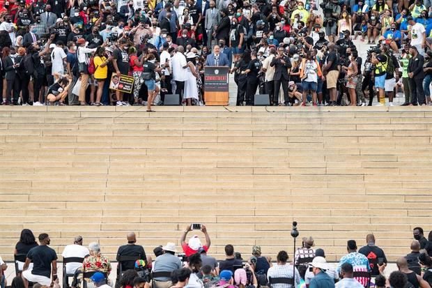 Martin Luther King III habla en el Lincoln Memorial durante la 'Marcha de compromiso: quítate las rodillas del cuello' en Washington, DC, EE. UU., el 28 de agosto de 2020. 