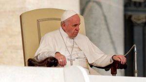 El papa pide &#34;liberar al mundo&#34; de la &#34;violencia inhumana&#34; del terrorismo