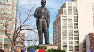 RD defiende estatua de padre de la patria en Nueva York