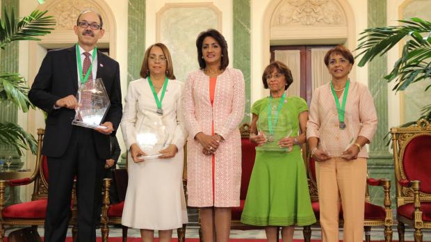 Despacho de la Primera Dama entrega Premio Pediatra del Año en cuatro categorías