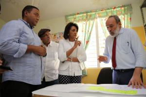 Primera dama visita Duvergé para iniciar construcción de hospital municipal