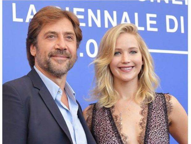 Javier Bardem y Jeniffer Lawrence, un baño de fans en la alfombra roja