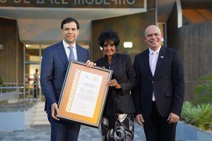 Cultura inaugura la Bienal de Artes Visuales dedicada a la pintora Elsa Núñez