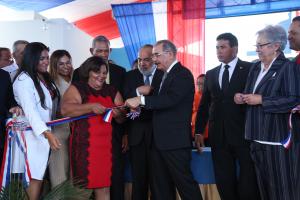 Medina inaugura hospital en Pepillo Salcedo, Montecristi