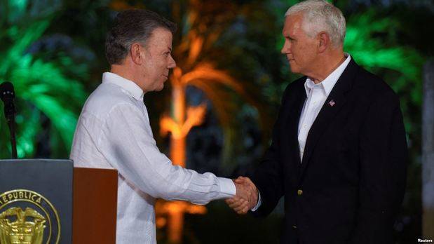 
El presidente colombiano, Juan Manuel Santos, recibió al vicepresidente de EE.UU., Mike Pence en la casa de huéspedes ilustres en Cartagena.  