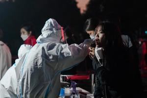 Pekín impone cierres ante el avance del coronavirus, que se extiende por China