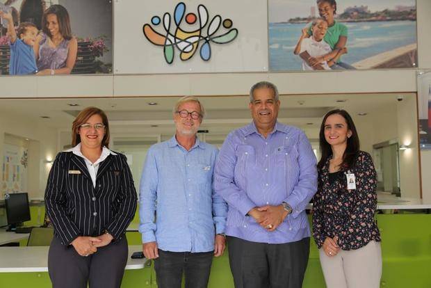 r Nils Kastberg, Ejecutivo de Olimpíadas Especiales y consultor de la ONU, al Centro de Atención Integral para la Discapacidad CAID Santo Domingo Oeste.
