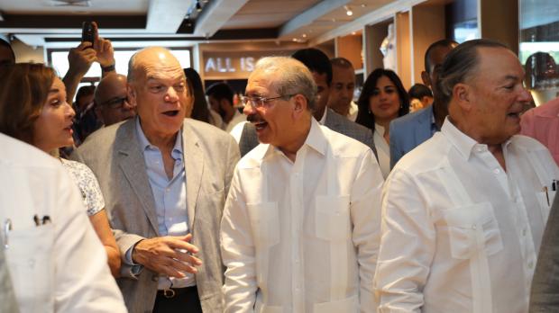Danilo Medina asiste a inauguración BlueMall, Puntacana
