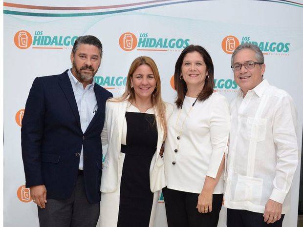 Donato Peña,Cyntha Peña, Amelia de Martínez y Ernesto Martínez Staffeld. 