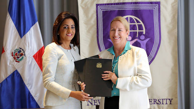 Cándida Montilla de Medina y Cheryl Healton, directora del Instituto de Salud Pública Global (GPH).