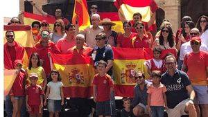 Medio centenar personas se concentra en Santo Domingo por unidad de España 