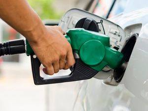 La mayoría de los combustibles bajará entre 1 y 2 pesos a partir de este sábado