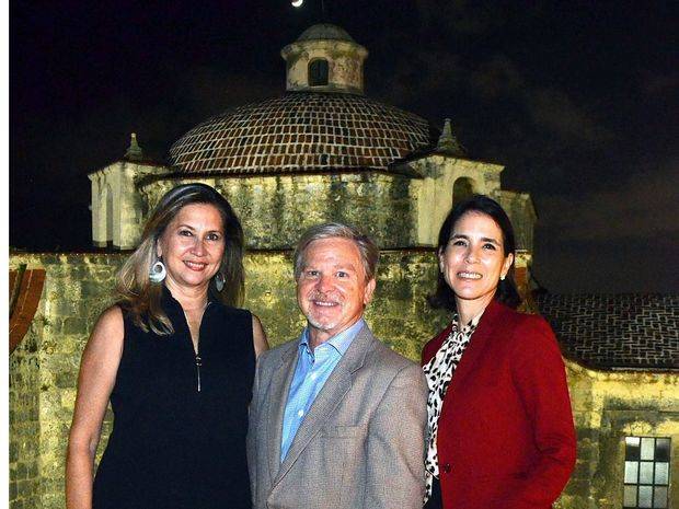 Yolanda Borrás, John Thomas Dodson y Belinda Brugal.
 