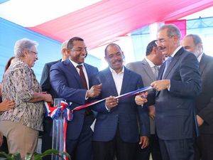 Medina inaugura hospital en El Almirante, Santo Domingo Este