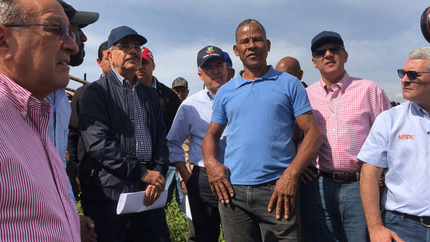 En su Visita Sorpresa 187, el presidente de la República Danilo Medina se trasladó a Independencia y a Los Fríos, en Azua, donde por segundo domingo consecutivo supervisó los proyectos de desarrollo agroforestal.