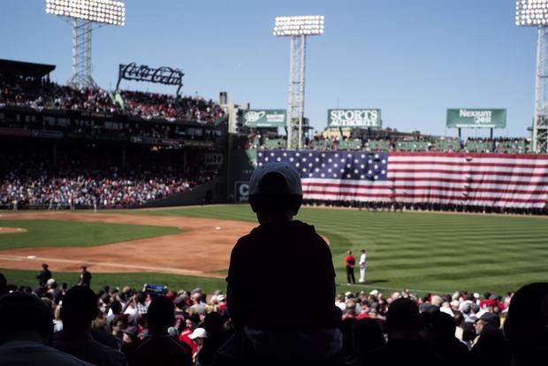 Los Medias Rojas de Boston convirtieron varias áreas del Fenway Park para apoyar una apertura segura del campamento de verano y permitir el distanciamiento social entre los jugadores a medida que las Grandes Ligas de Béisbol continúan trabajando para intentar comenzar la temporada 2020.