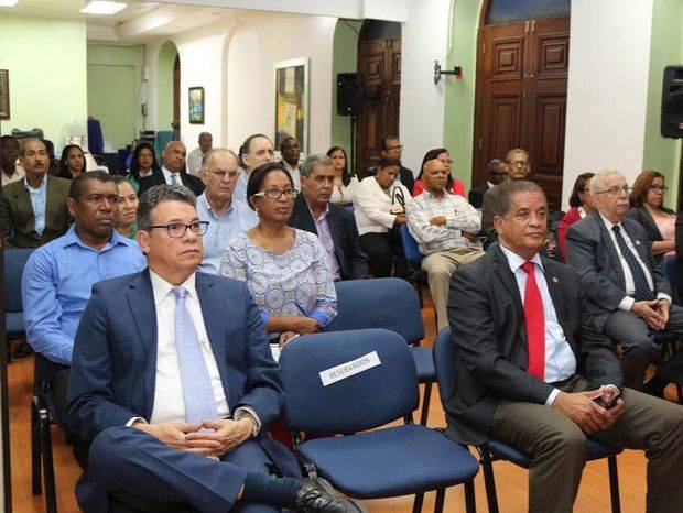 Participantes de la conferencia impartida por la ODAC.