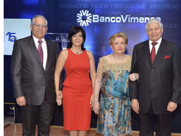 Víctor Virgilio Méndez, Orietta Read de Méndez, Fineta de Méndez  y Víctor Méndez Capellán.