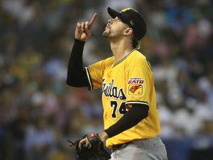 Águilas complican situación del Licey, Escogido gana tercero seguido