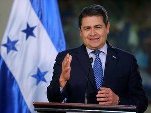 Hernández se declara ganador, mientras Zelaya proclama a Nasralla nuevo presidente