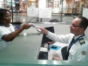 Migración anuncia desbloqueo de pasaportes a dominicanos naturalizados en el extranjero