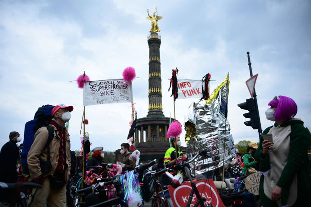 Lo laboral se impone al negacionismo pandémico en el primero de mayo berlinés.