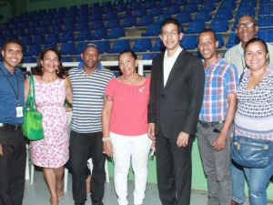 Los gestores culturales y expositores, Juan Antonio Hernández Inirio, de La Romana; Xiomara Valet, San Pedro de Macorís; Wendy Jáquez, Hato Mayor; Luis Ramírez, El Seibo; Raul Fabián, Monte Plata, y Trifina Sánchez, La Altagracia, acompañados del viceministro Juan Morales y Ángel Tavera, coordinador del evento.