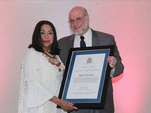 Cultura entrega Premio Nacional de Artes Visuales a Rosa Tavárez