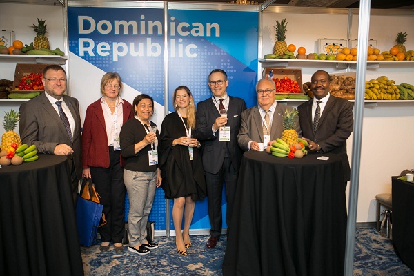 Sr. Lubomir Rehak (República Eslovaca), Martina Viol, Departamento de Asuntos Económicos, Energía y Asuntos Globales, Embajada de Alemania,  Guisell Morales, (Nicaragua), Sra. Natalia María Federighi de Cuello, Sr. Federico Alberto Cuello Camilo, Emb. Domincano en Londres, Romero-Martínez, (Honduras) y Sr. Ernest Ndabashinze, (Burundi)