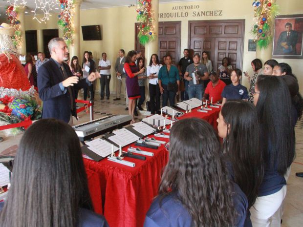 Vista general de la presentación del concierto ofrecido por  el Coro de Niños y Jóvenes de Santo Domingo.