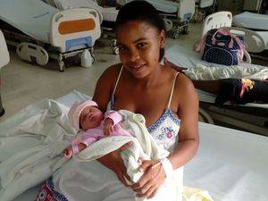 El primer bebé nacido en 2018 en RD es hijo de una menor de 17 años 