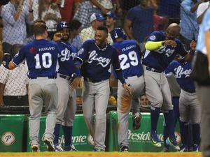  Tigres del Licey y Leones del Escogido en su primer enfrentamiento este martes