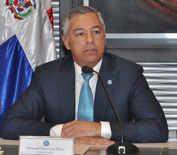 El ministro Donald Guerrero firmó la resolución