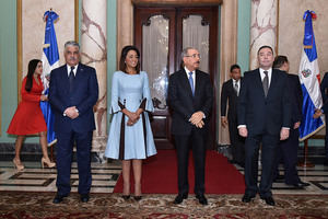 Danilo Medina recibe saludos de Año Nuevo acompañado de la Primera Dama