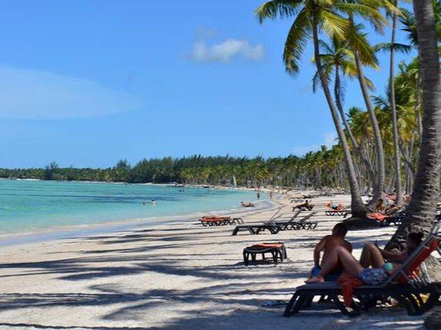 Playa y turistas