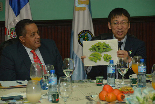 El director general del IAD, Emilio Toribio Olivo y Hiroyuki Shirai, durante el encuentro..