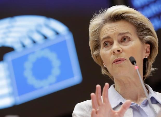 La presidenta de la Comisión Europea (CE), Ursula von der Leyen, en el Parlamento Europeo en Bruselas, este miércoles.