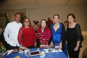 Elio Cruz Camaco, Claudia Guzmán de Cruz, Hazel Vargas, Rosa Caminero y Milagros Mir