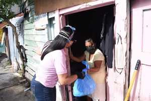 Para la entrega, fueron seleccionados familias con niños pequeños y personas adultos mayores.