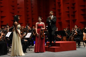 Las jóvenes talentos Yohali Montero, violín 1, y Rebeca Masalles, violín 2