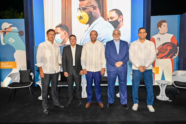 Samuel Pereyra, administrador general de Banreservas, detalla los
aportes de la entidad financiera al deporte nacional en un conversatorio
junto a Manuel Estrella, presidente de la Liga Dominicana de Fútbol;
Francisco Camacho, ministro de Deportes; Vitelio Mejía, presidente de la
LIDOM, y Rafael Uribe, presidente de la Fedombal.