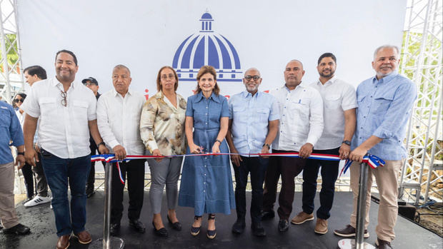 Raquel Peña entrega viviendas, espacios deportivos y centros comunitarios.