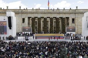 Petro es ovacionado en la Plaza de Bolívar en ceremonia de investidura