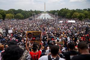 Miles de personas piden justicia en el aniversario de la Marcha sobre Washington de Luther King