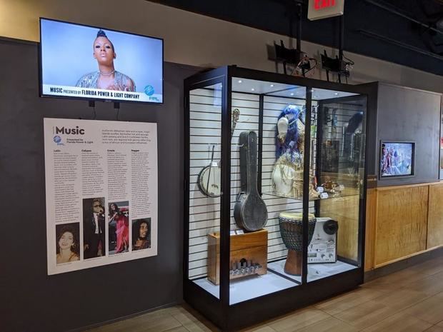 Fotografía cedida por el Museo Island SPACE Caribbean donde se muestra el apartado dedicado a la música en su sede situada en la ciudad de Plantation, al norte de Miami, Florida. 
