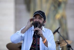 Juan Luis Guerra no actuará en Santo Domingo en diciembre por el Covid-19